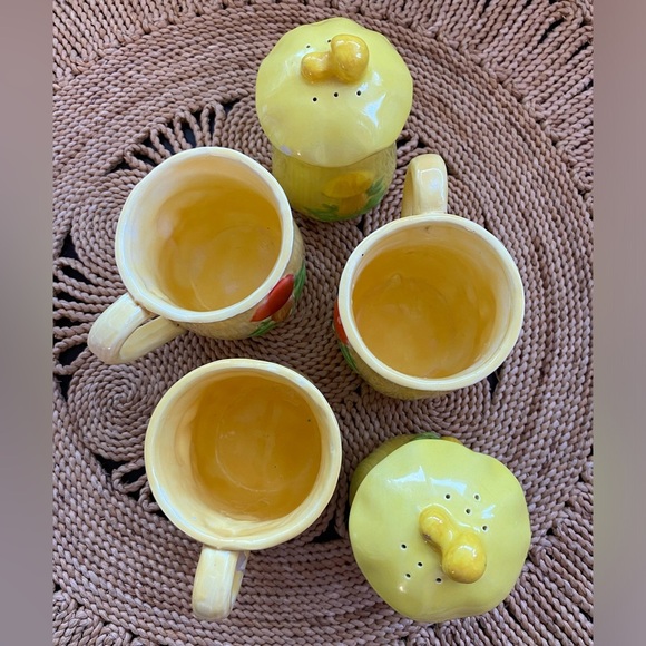 Vintage Arnels Mushrooms Seard Roebuck Merry Ceramic yellow Salt Pepper Mugs - Picture 3 of 13